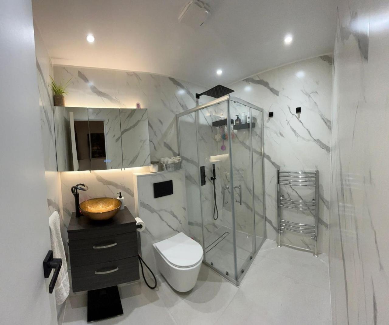Lovely Double Bedroom In Rotherhithe Лондон